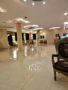 KEMT PYRAMIDS INN